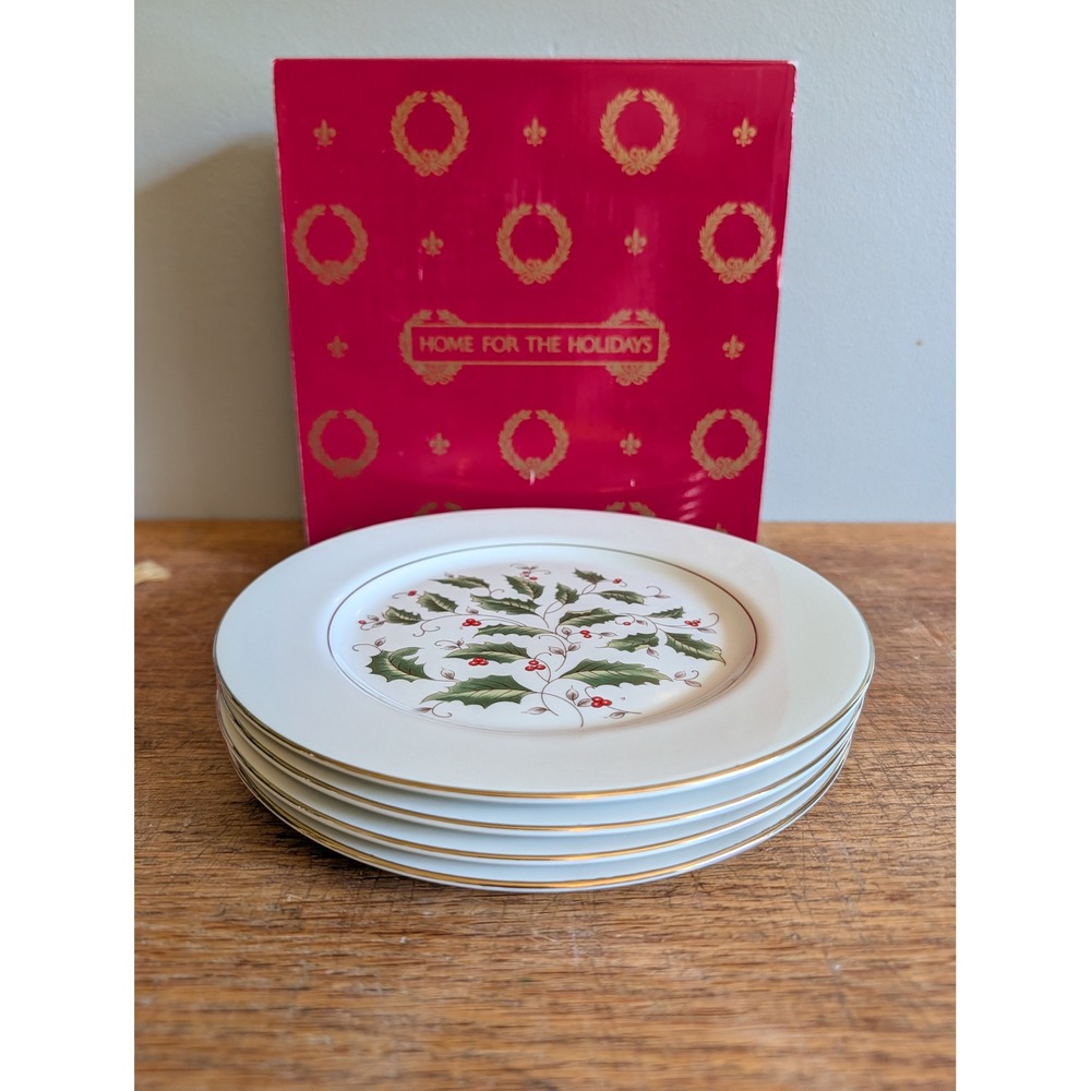 Royal Limited Holly Holiday Accent Salad Plates Set of 4 Japan Vintage Christmas